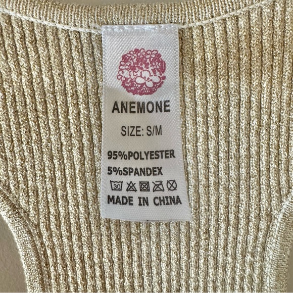 Social Featurs S/M Ribbed Beige and Gold Sparkly Tank Top NWT - Picture 6 of 7